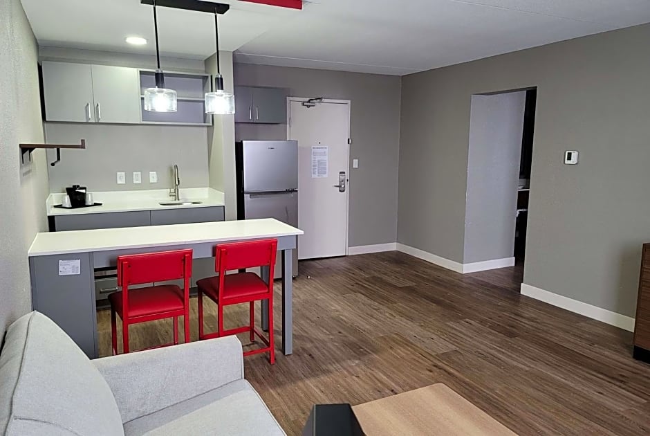 Hawthorn Suites by Wyndham Wichita Airport