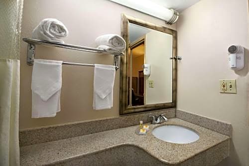 Days Inn by Wyndham Birmingham AL