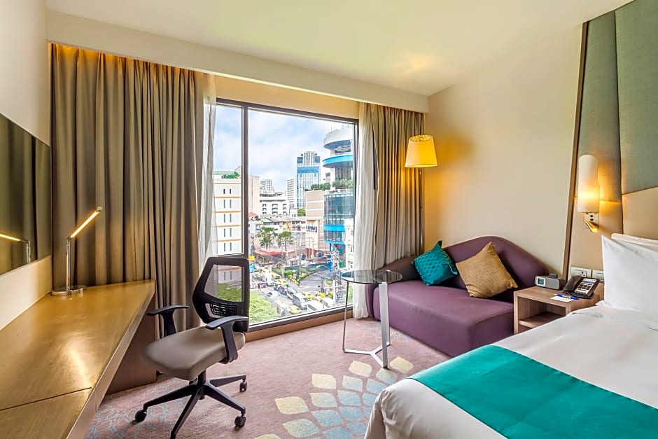 Holiday Inn Express Bangkok Sukhumvit 11 An Ihg Hotel Sha Plus Rates From Usd46
