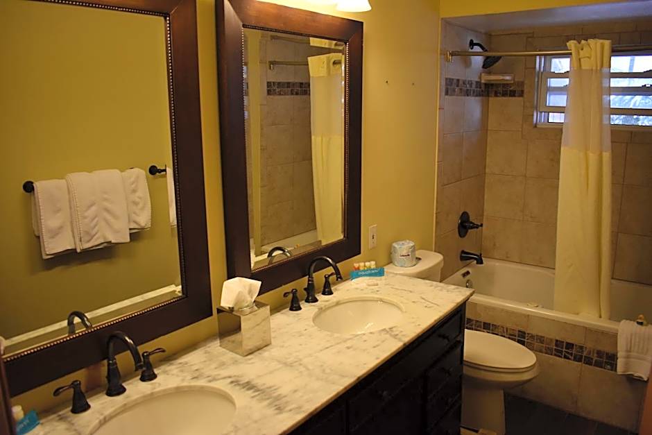 The Inn at Tomichi Village