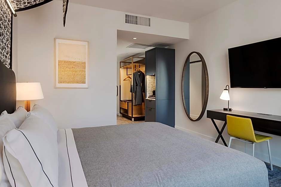 Photo 1 of 8 of 1 King Bed, Hearing Accessible