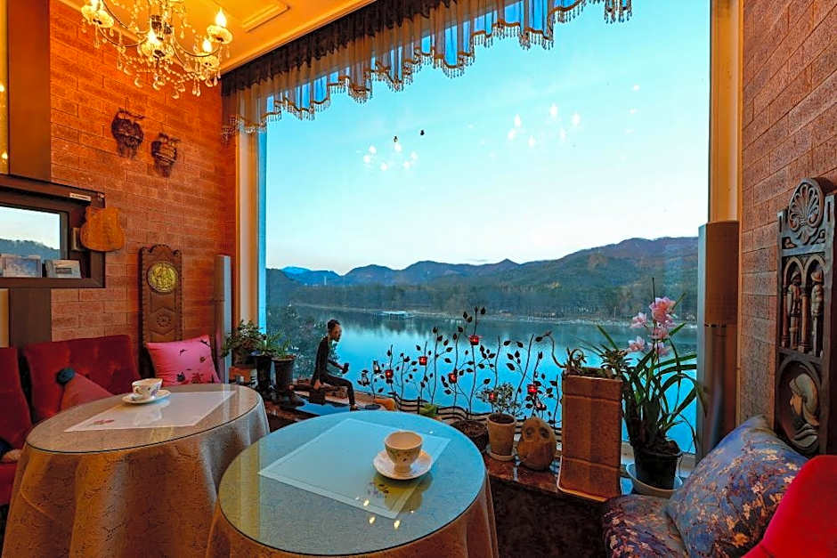 Moonlight Blue Pension