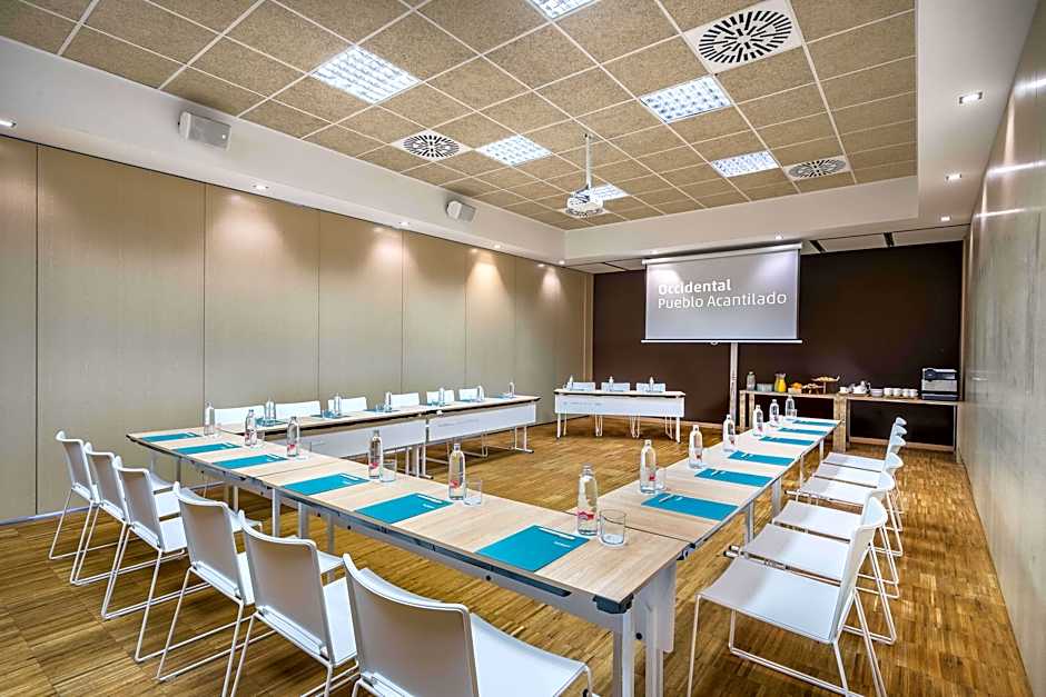 Occidental Pueblo Acantilado