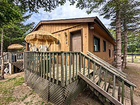 Modern Tiny Wood Cottage 04