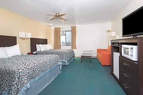 Deluxe Room with Bathtub with Grab Bars - Mobility Accessible - Non-Smoking