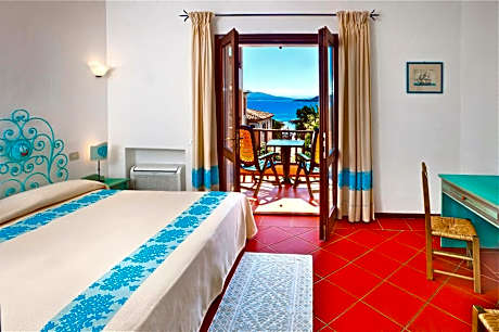 Deluxe Double Room with Balcony and Sea View