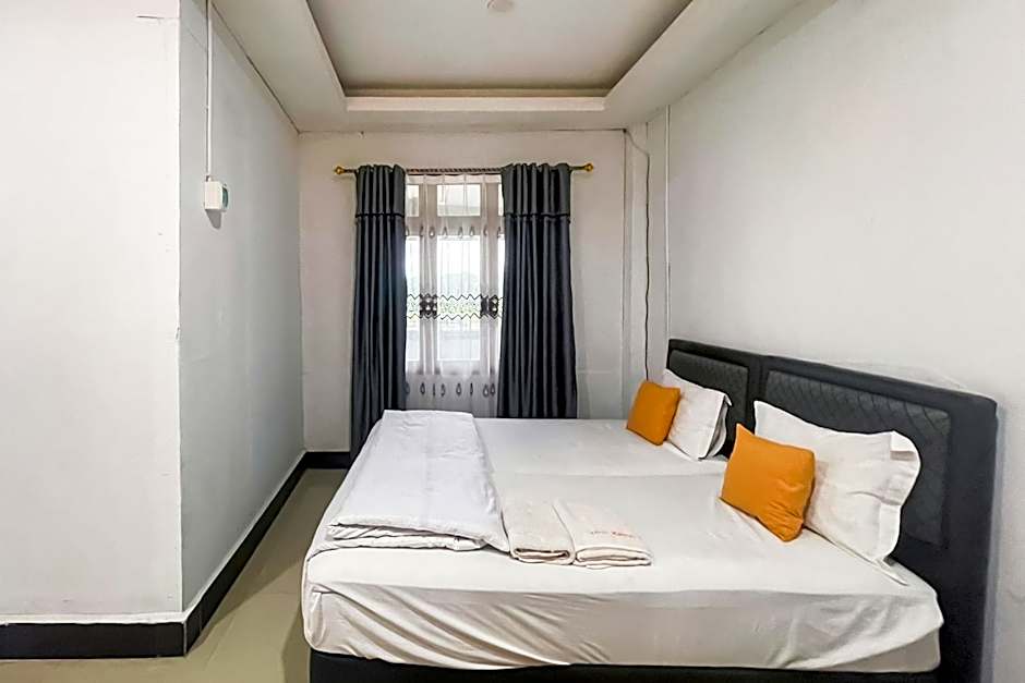 RedDoorz near Salib Kasih Tarutung