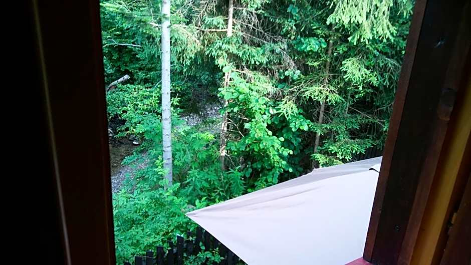 Chatka Nad Strumieniem