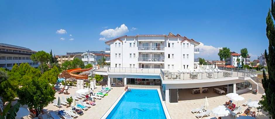 Catty Cats Garden Hotel