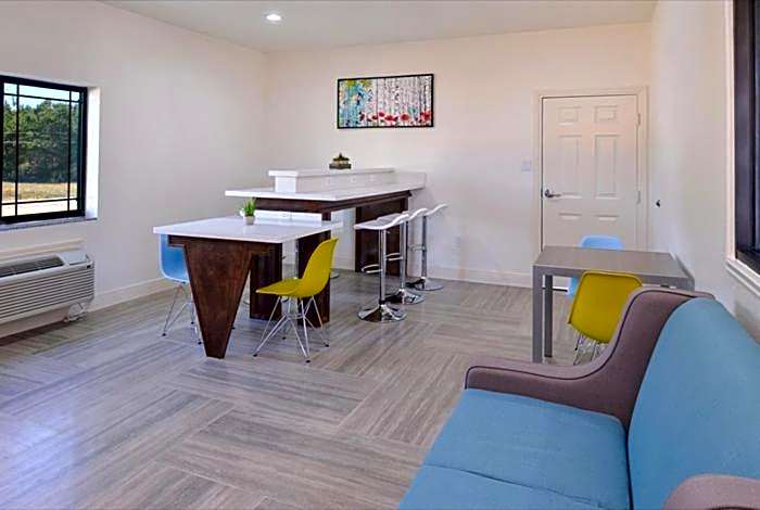 Scottish Inn & Suites - Conroe