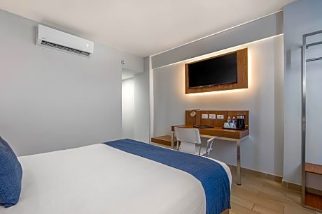 1 Queen Bed, Nonsmoking