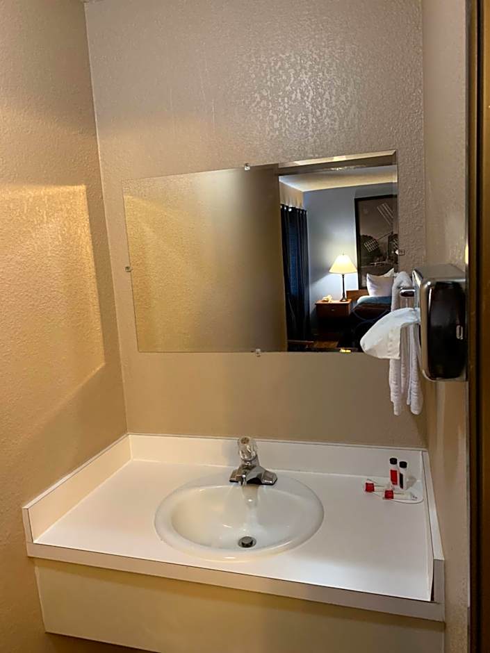 Super 8 by Wyndham Kingston