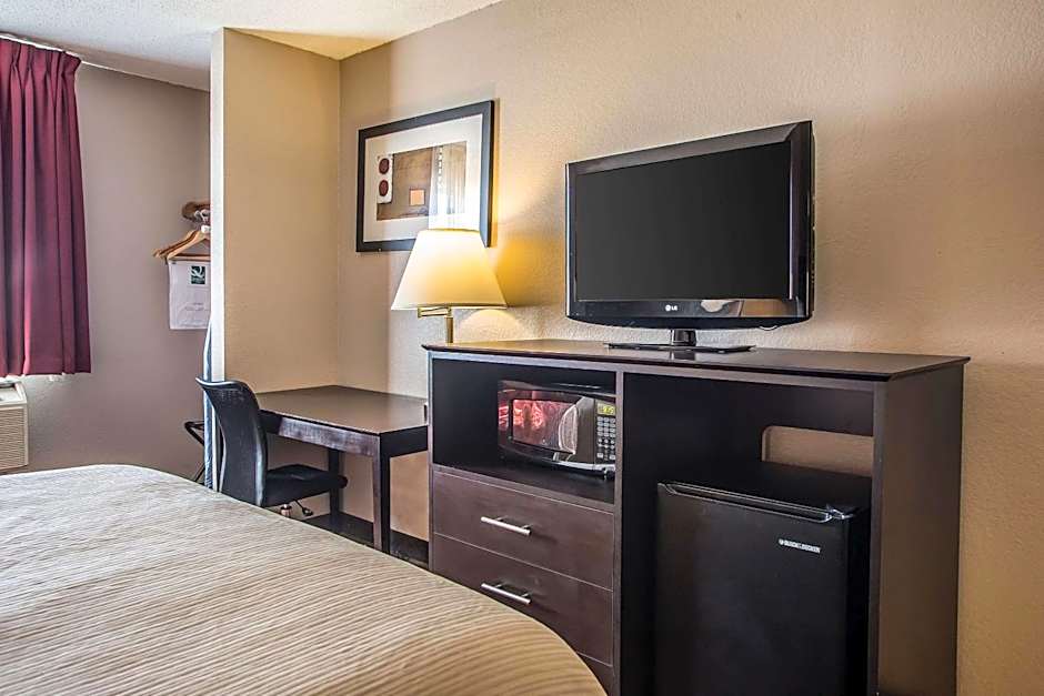Quality Inn & Suites West Bend