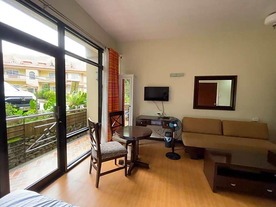3 Pax Charming Foggy Cold Breeze, Cozy Gardenville Hotel