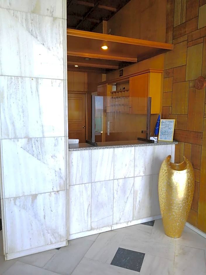 Leonidas Hotel