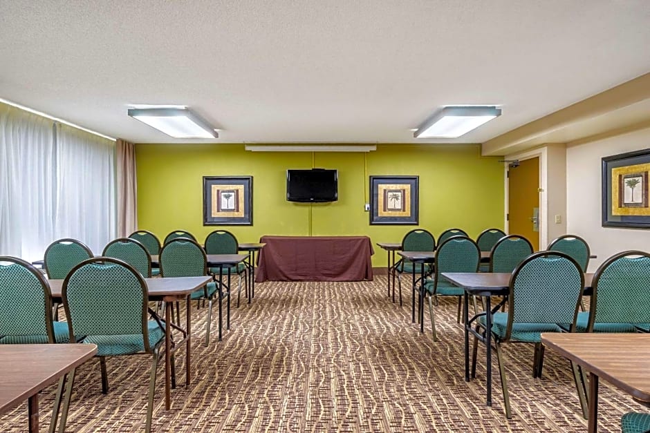 Comfort Inn & Suites St. Pete - Clearwater International Airport