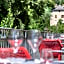 Logis Hôtel Restaurant Les 2 Rives - A75, en bordure de rivière