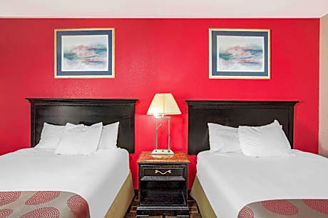 1-Bedroom Suite with 2 Double Beds