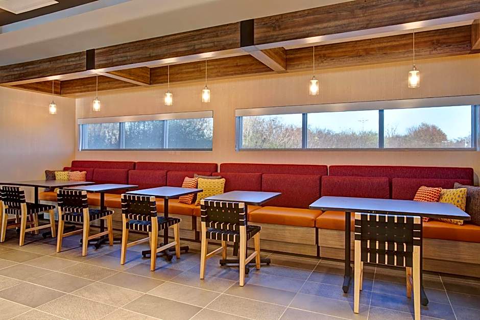 Tru By Hilton Alcoa Knoxville Airport, TN