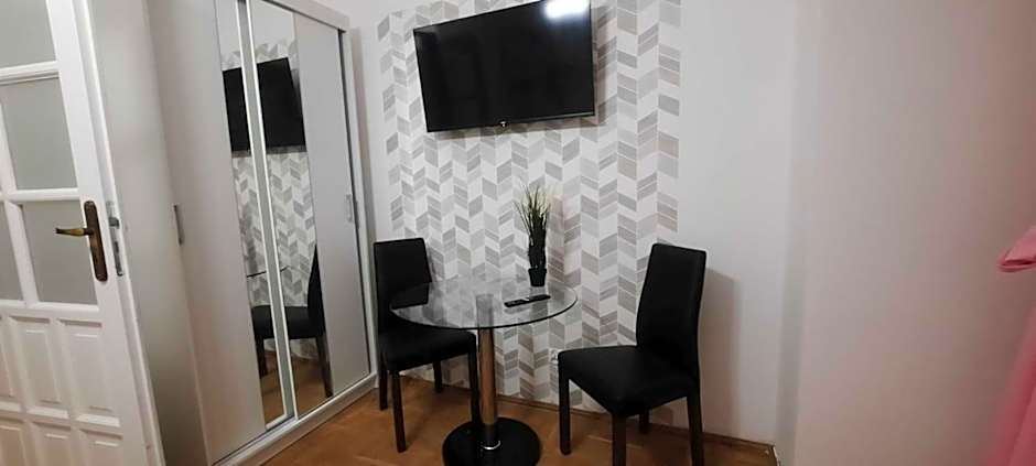 Lorf Hostel&Apartments