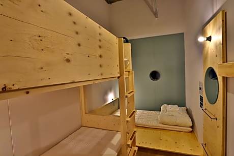 Triple Room with Bunk Bed and Tatami Area with Shared Shower and Toilet