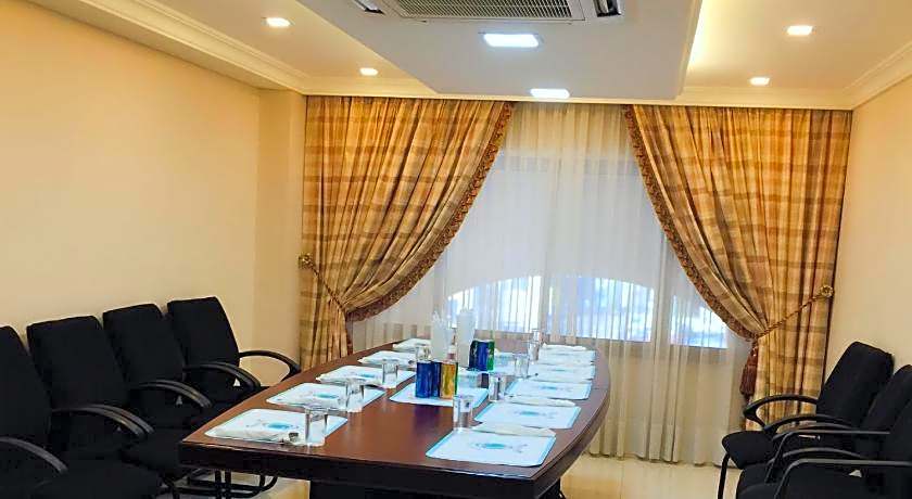 Comfort Hotel Suites