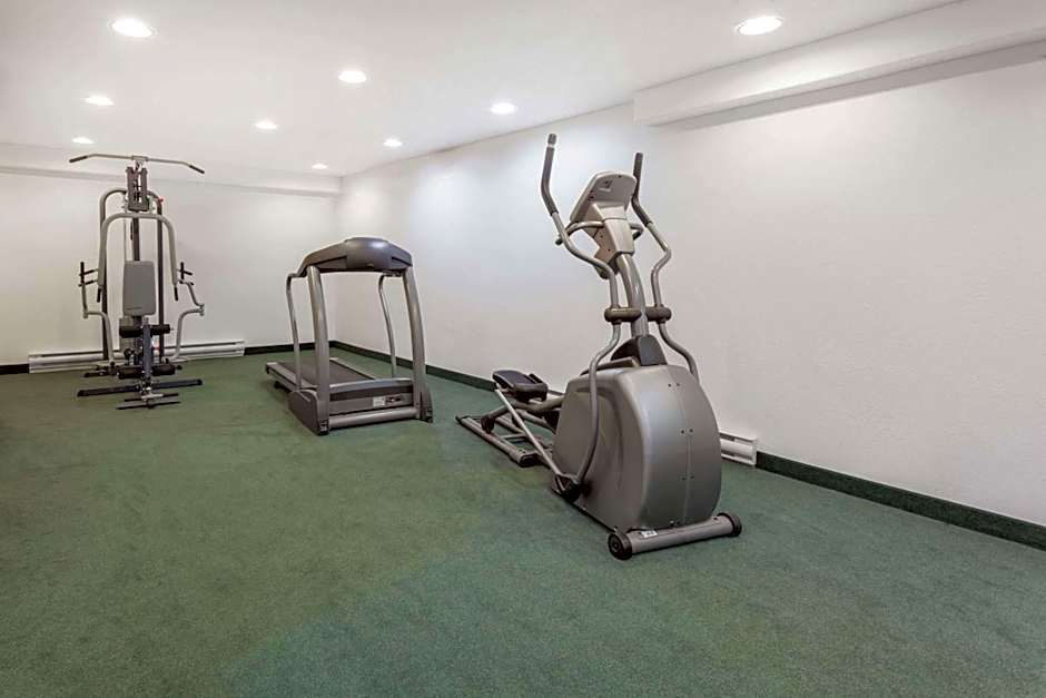 Super 8 by Wyndham Pincher Creek AB