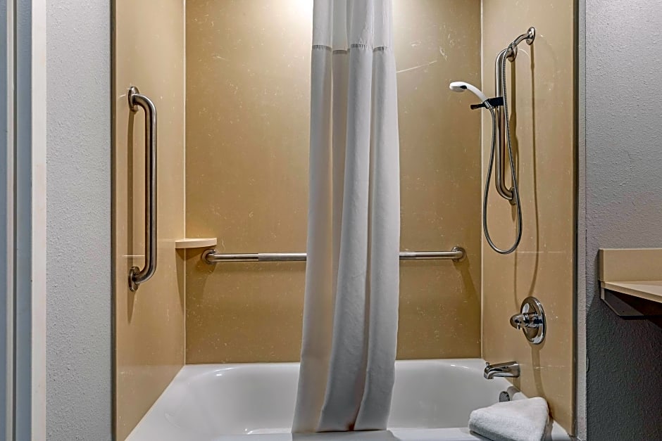 Photo 1 of 9 of 2 Queen Beds, Hearing/Mobility Accessible, Bathtub