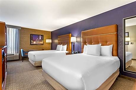 Deluxe Queen Room with Two Queen Beds - Accessible, Tub