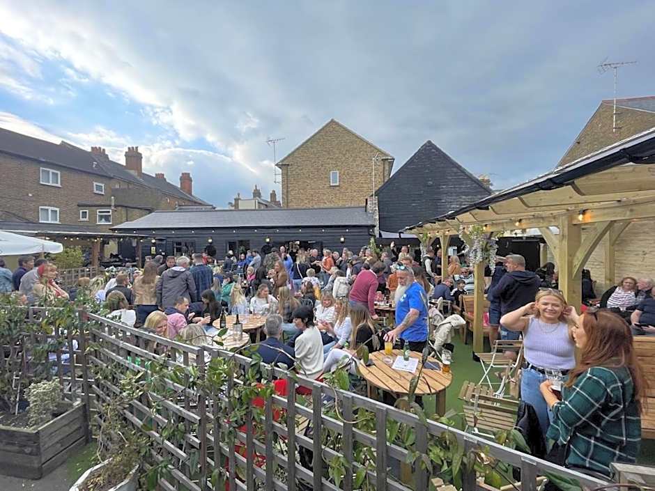 The Windsor Trooper Pub & Inn