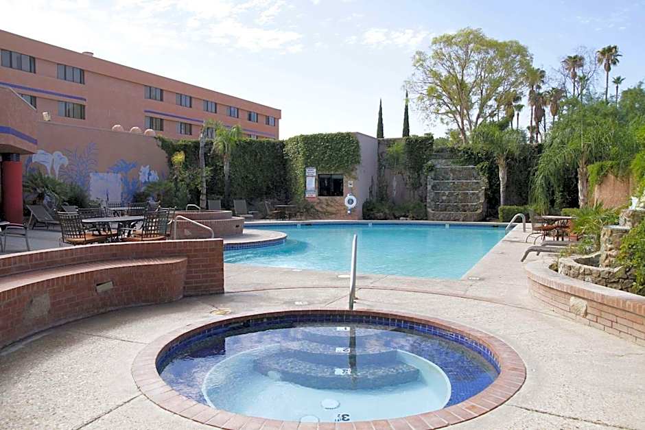 Ramada by Wyndham Viscount Suites Tucson East
