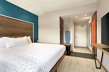 1 King Bed