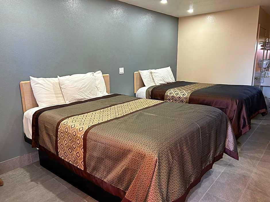 California Inn Hotel and Suites Adelanto US 395