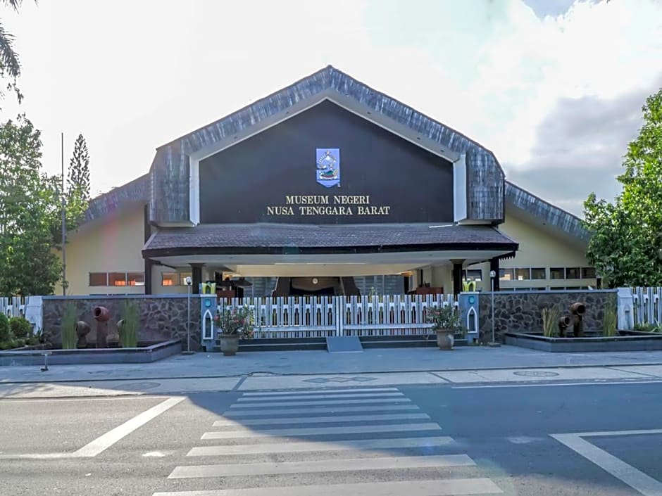 OYO 2848 Senaz Guesthouse