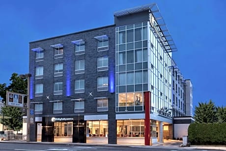 Holiday Inn Express & Suites Jersey City - Holland Tunnel, an IHG Hotel