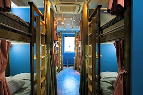 Single Bed in Mixed Dormitory Room