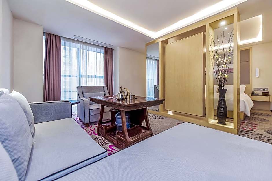 Lavande Hotel Luzhou Jiale Century City