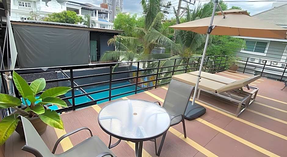 V20 Boutique Jacuzzi Hotel