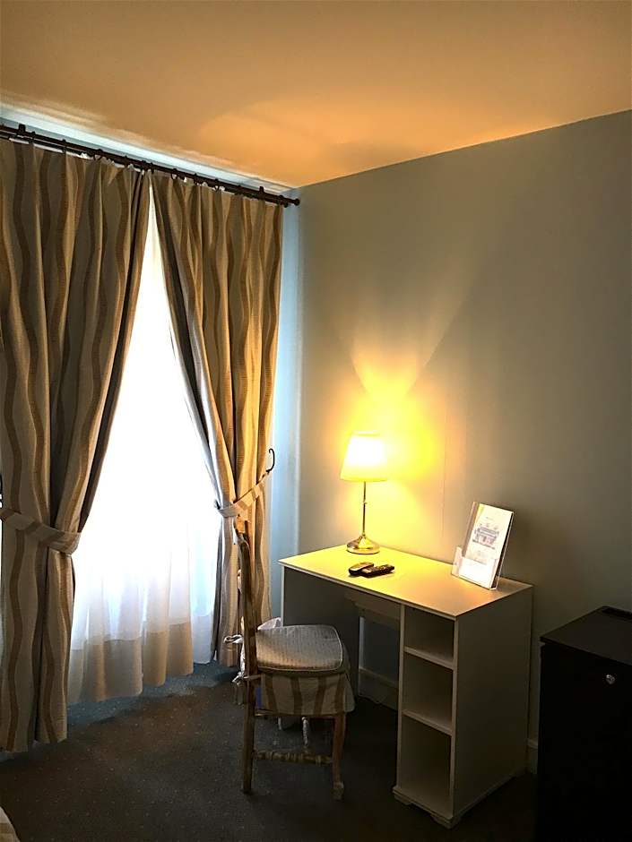 Hotel Paris Vesinet -ex Auberge des 3 Marches