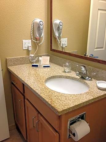 1 Queen Bed 1 Bedroom Suite Comm Access