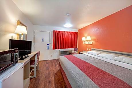 2 Full Beds | Non-Smoking, Micfridge