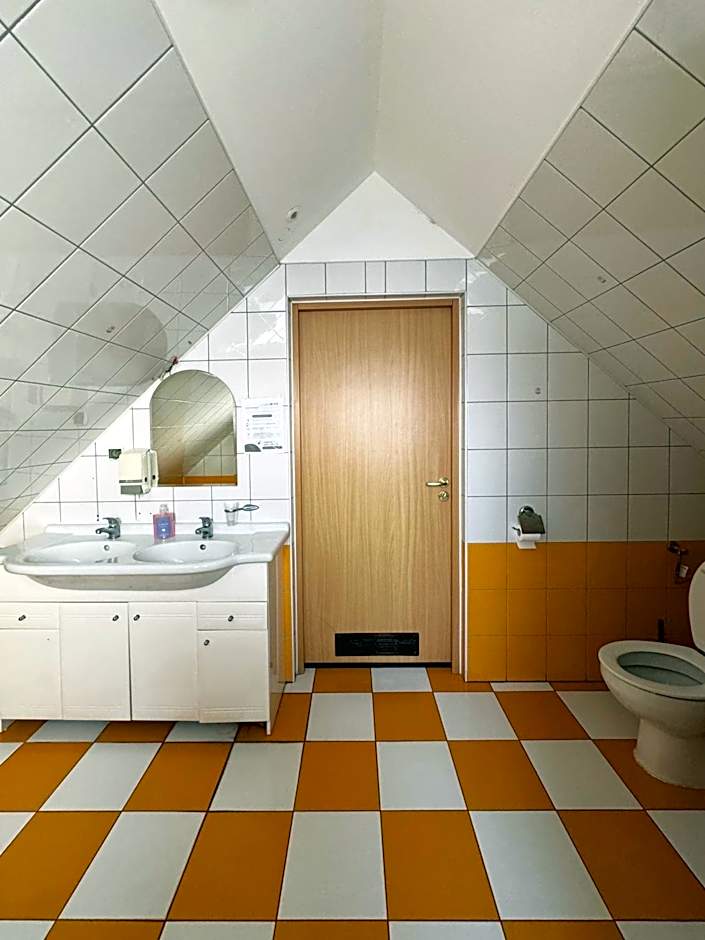 Foto 1 von 3 von Single Room with Shared Bathroom