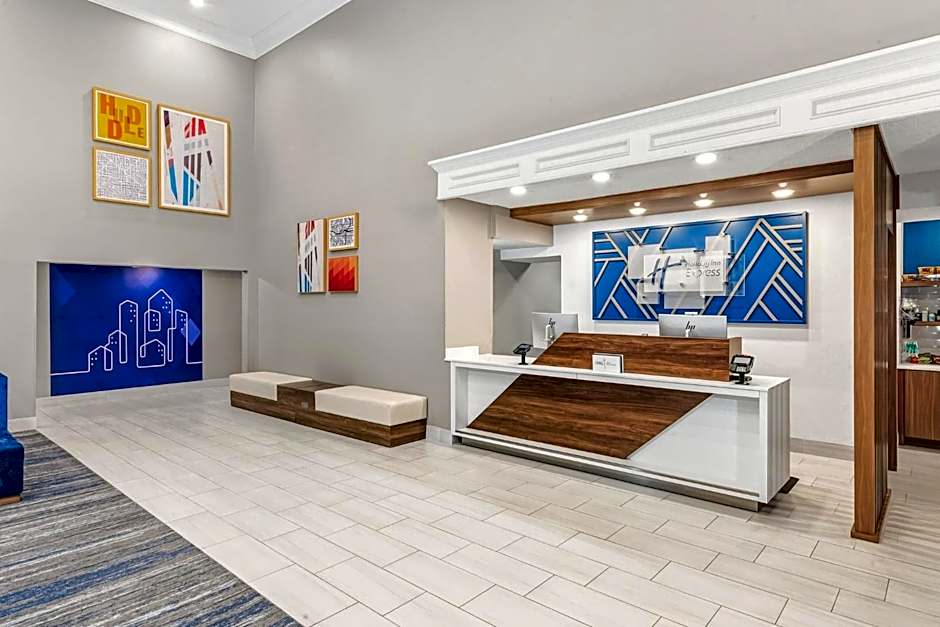 Holiday Inn Express Hotel & Suites Bloomington-Normal University Area By IHG