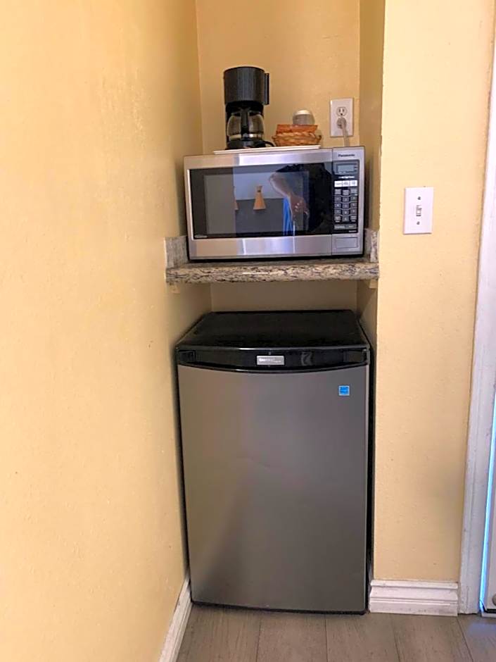 Oasis Inn and Suites