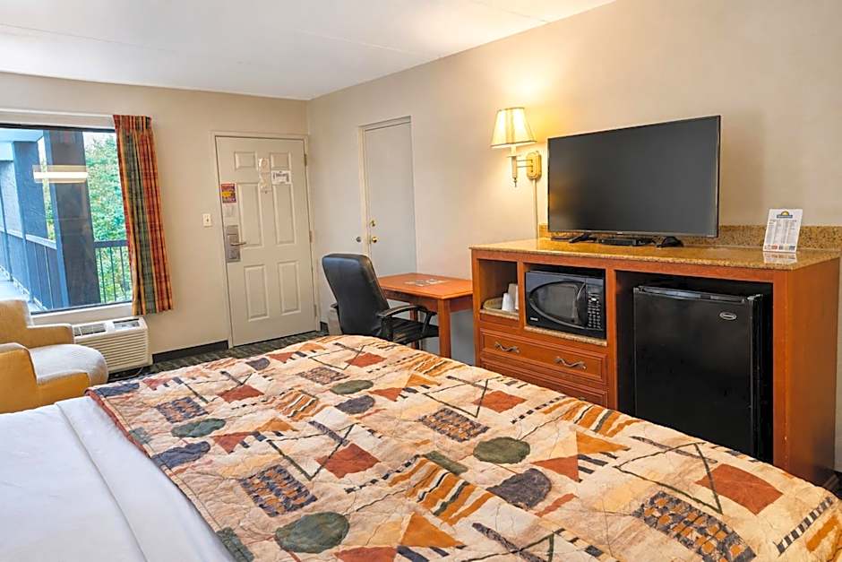 Days Inn by Wyndham Apple Valley Sevierville