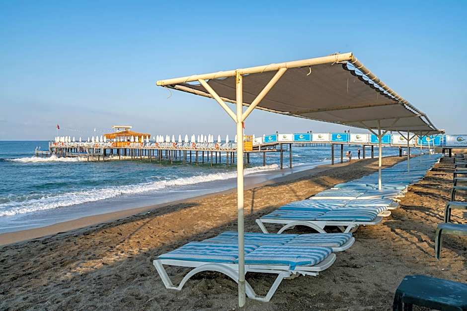 Palmeras Beach Hotel