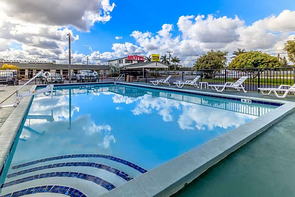 Photo 1 of 15 of Budget Host Inn Florida City