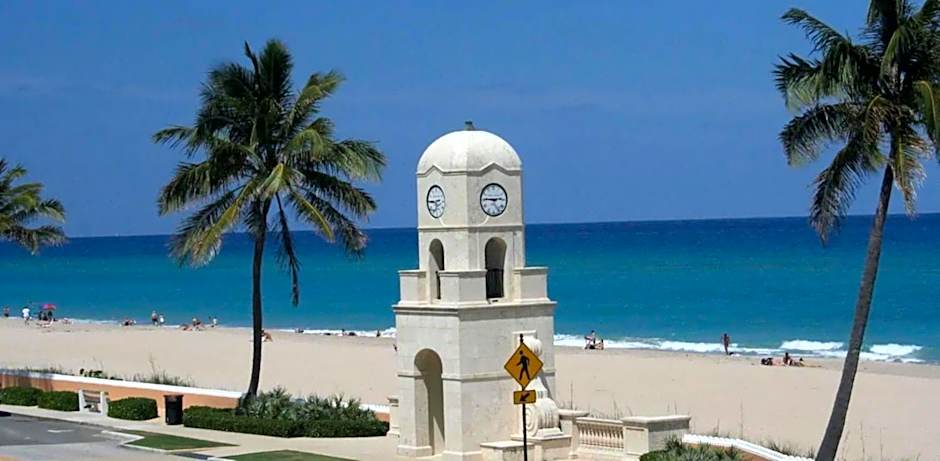 Palm Beach Paradise Walk to Beach Pool WiFi 86" TV WiFi