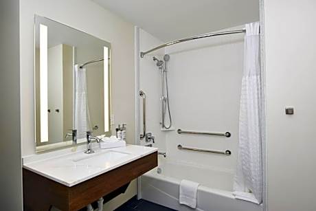 One-Bedroom Queen Room with Two Queen Beds and Mobility Accessible Tub - Non-Smoking