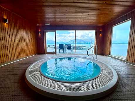 Hollytree Hotel and Swimming pool